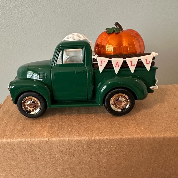 B&BW Green truck Fall Wallflower Plug - Picture 3 of 5